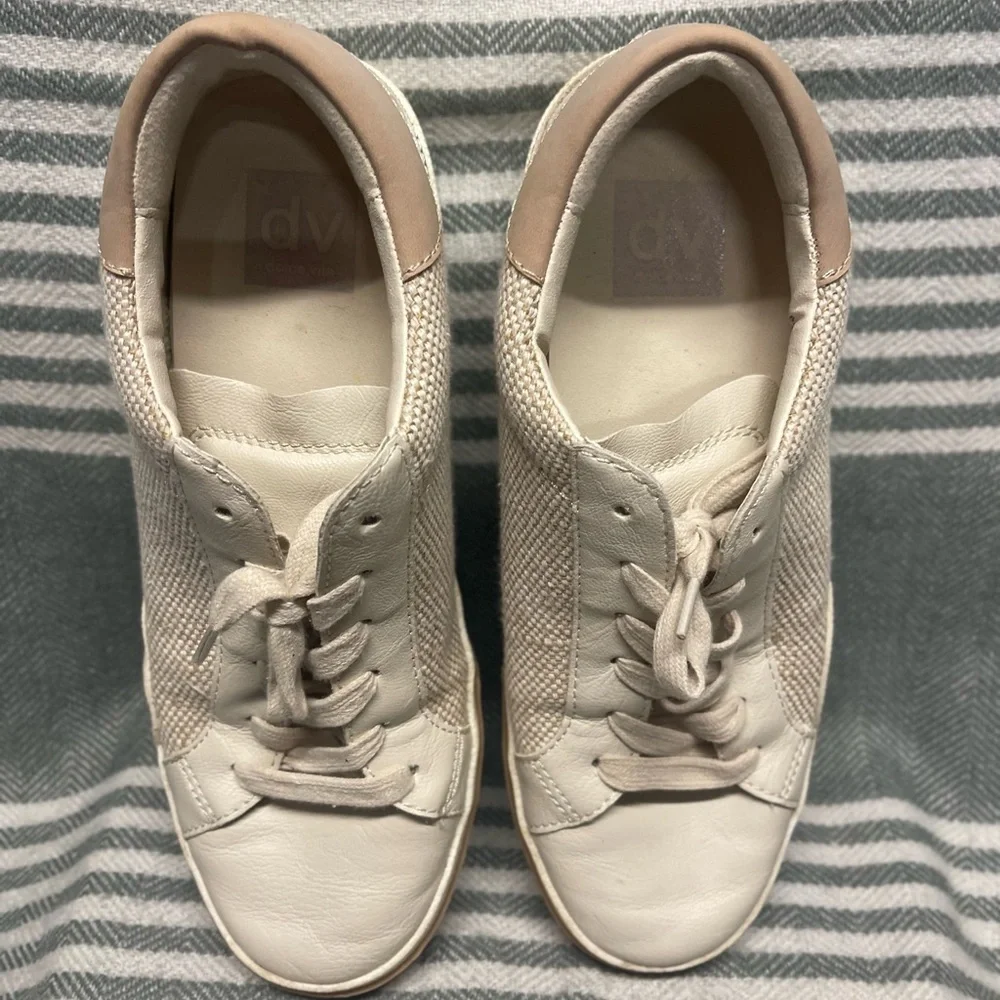 DV by Dolce Vita Harryson Cream and Tan Sneakers with Minimalist Design Size 8.5